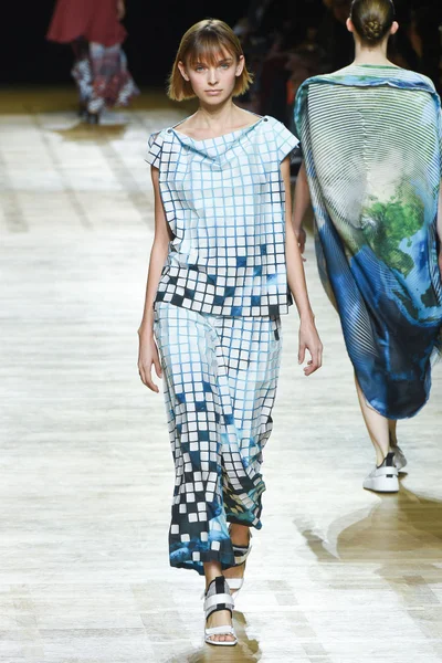 Look 25